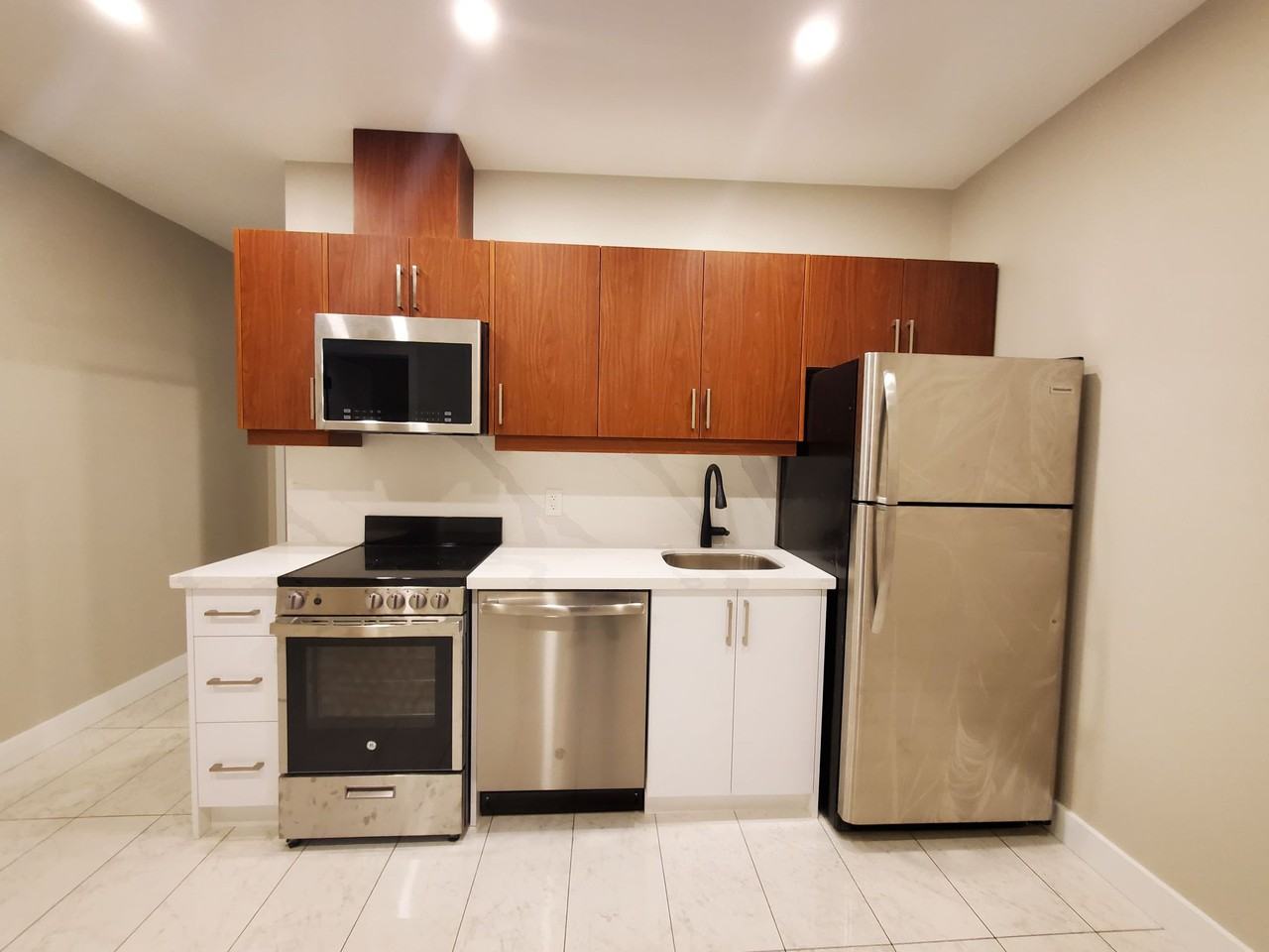 1022 Bloor Street West - Photo 3