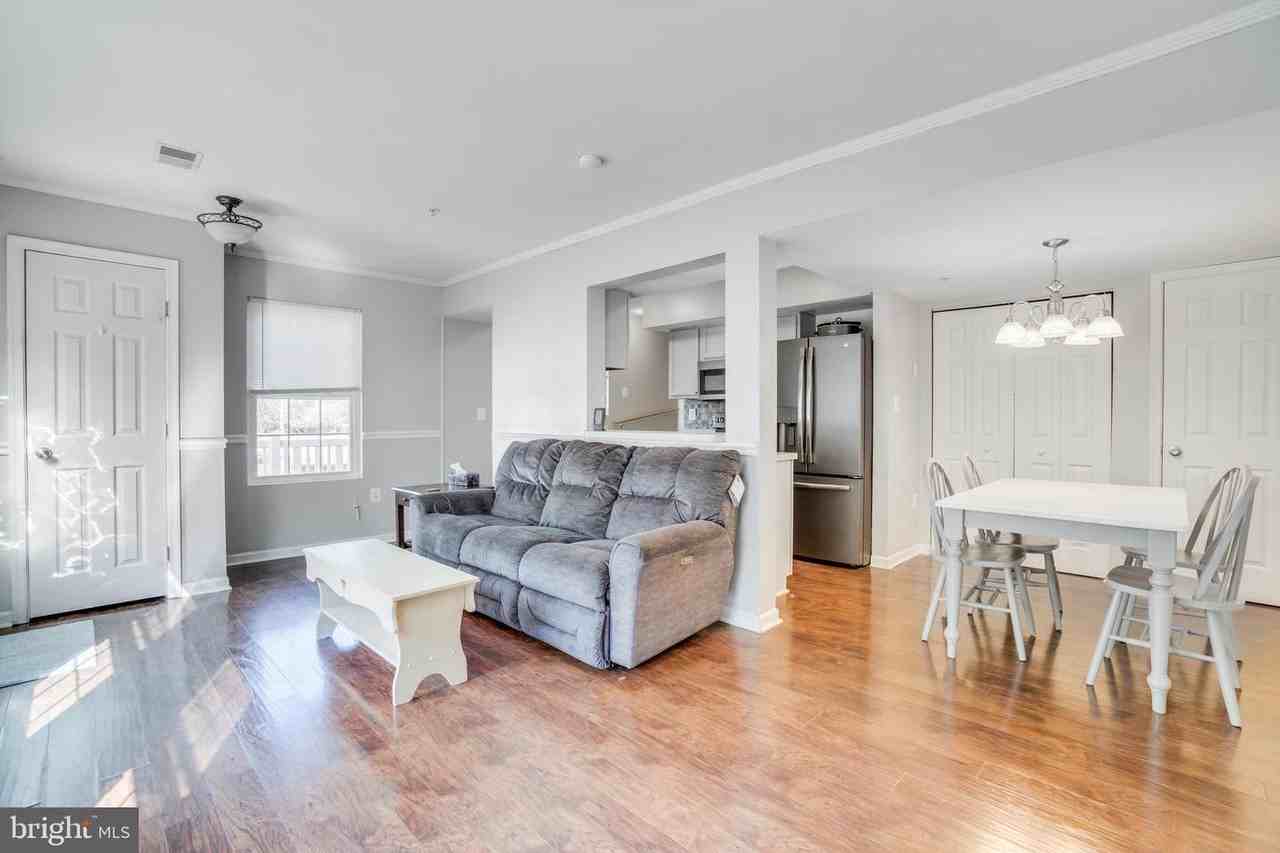 112 North Altamont Avenue #112 - Photo 3 of 10