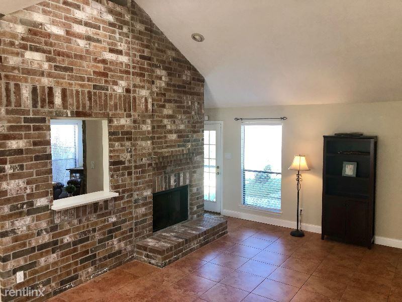 3211 Mesquite Dr - Photo 3 of 18