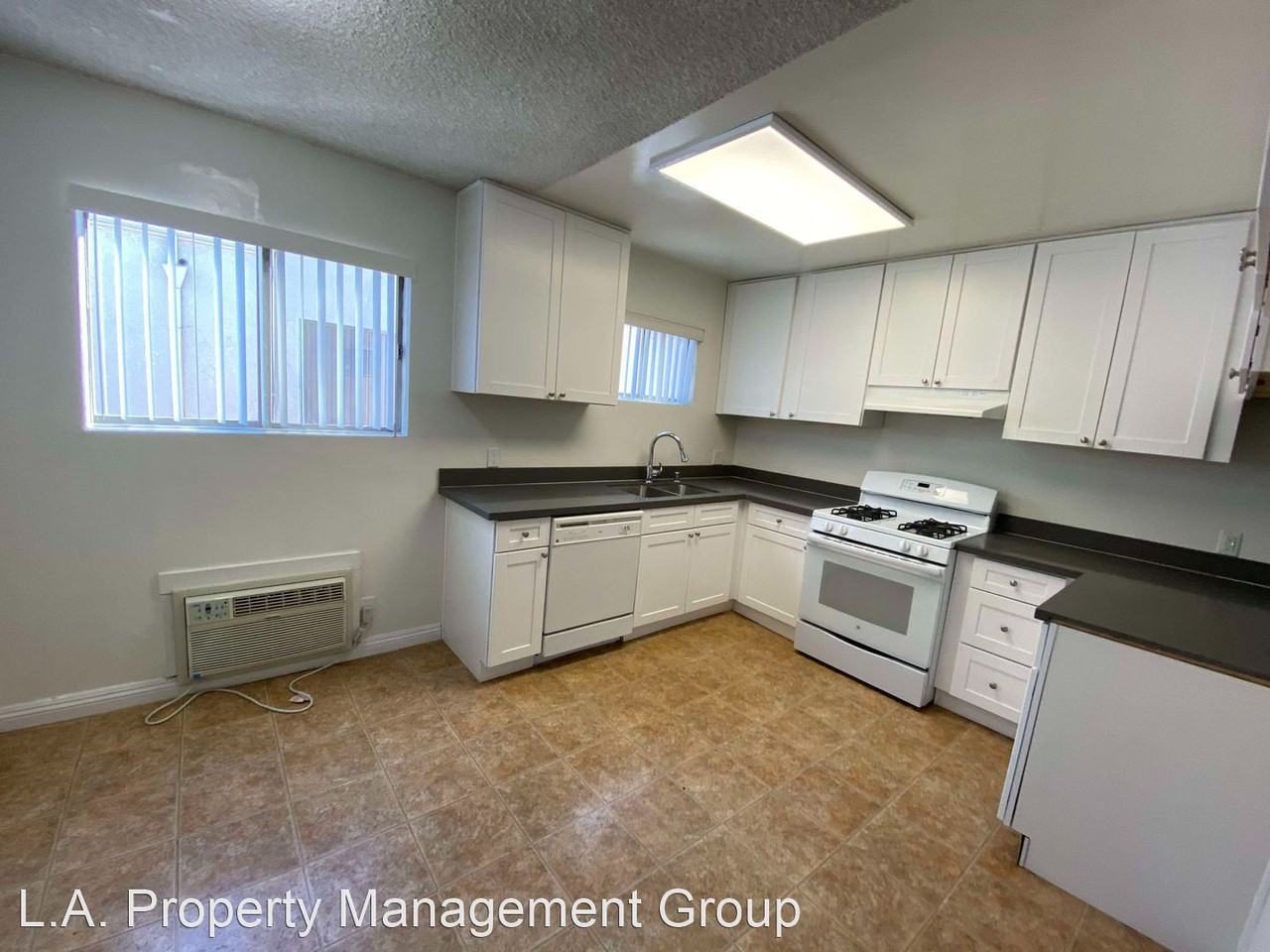 1908 Gardena Ave - Photo 3 of 17