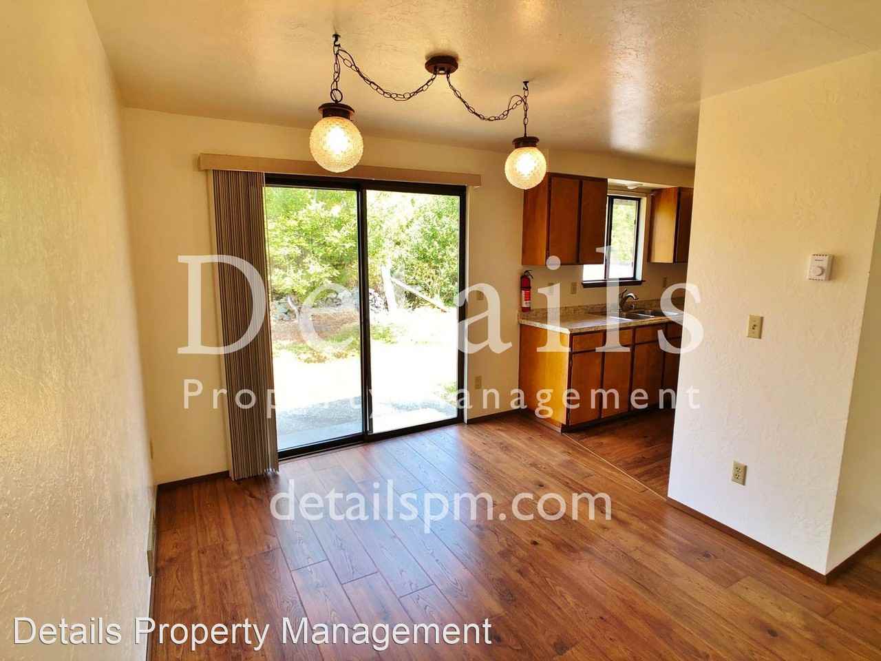 19906 Hamilton Ct NE - Photo 3 of 16