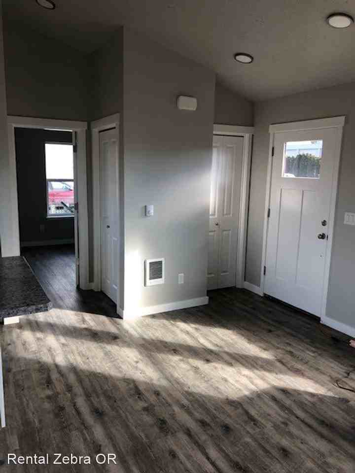2355 SW Canal - Photo 3 of 10