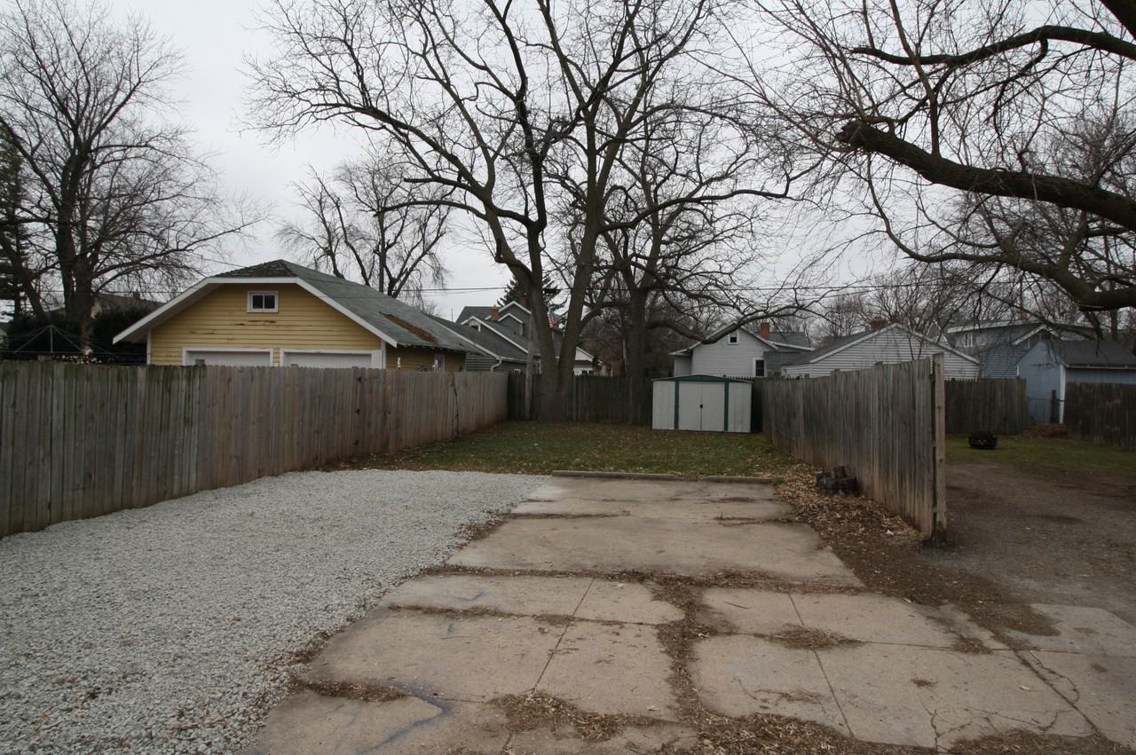 639 Boyd St - Photo 3 of 19