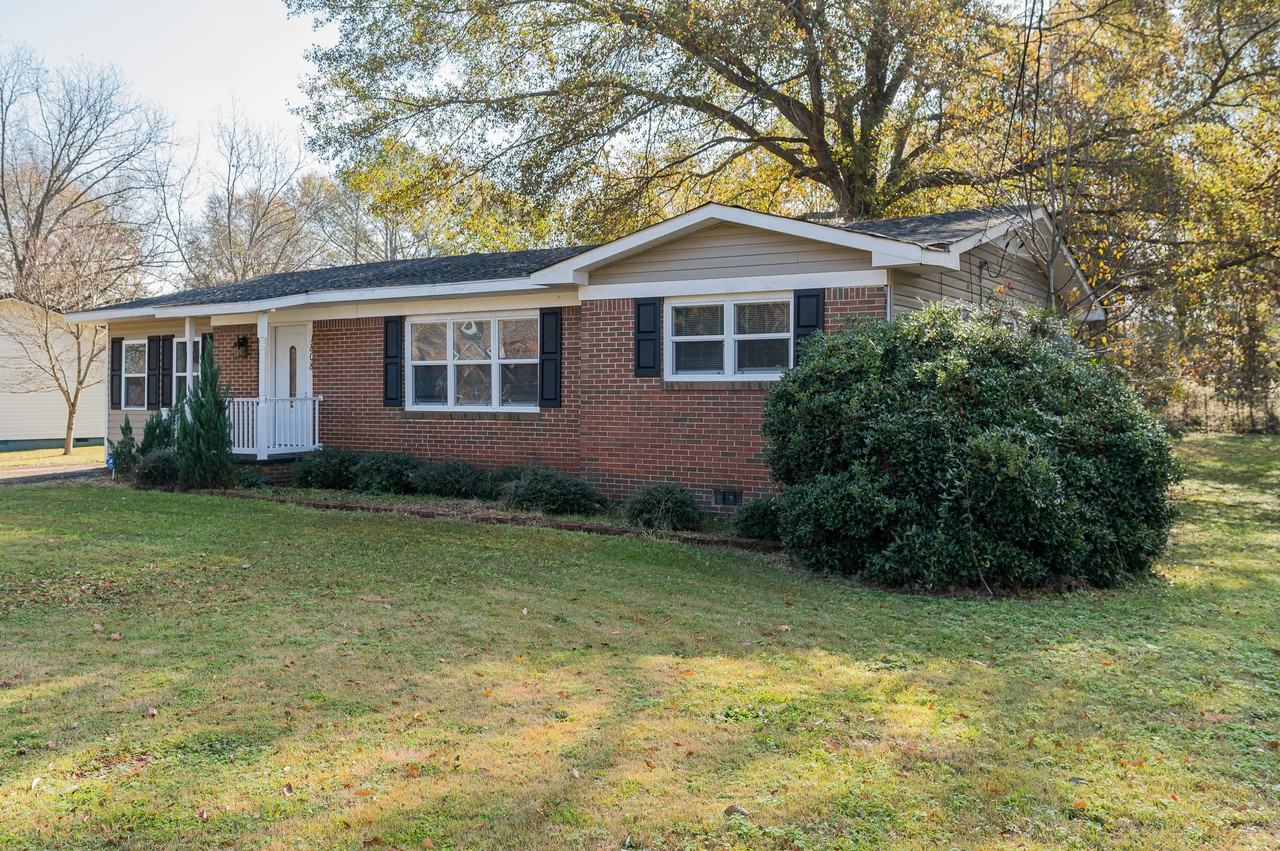 1808 Wilson Dr - Photo 3 of 41