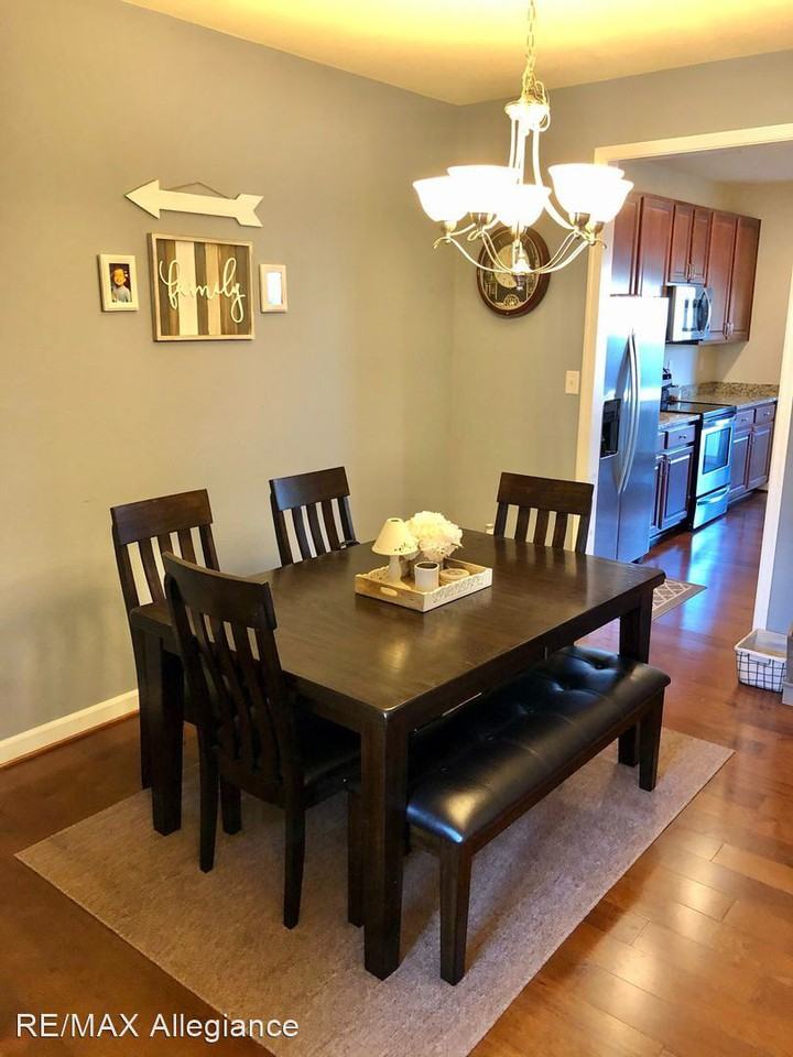 1005 Tempest Way - Photo 3 of 10