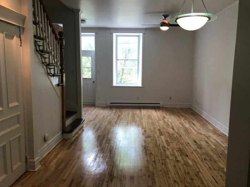 1215 Rue De Champlain - Photo 3 of 10