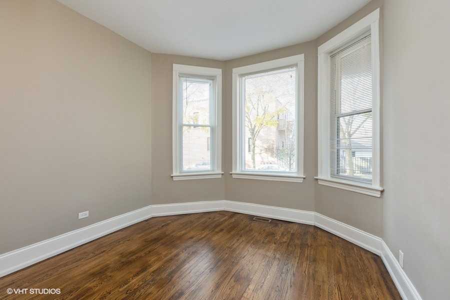 909 N Leavitt - Photo 3 of 30