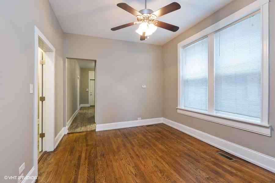 909 N Leavitt - Photo 4 of 30