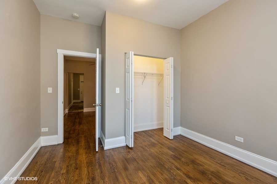 909 N Leavitt - Photo 5 of 30