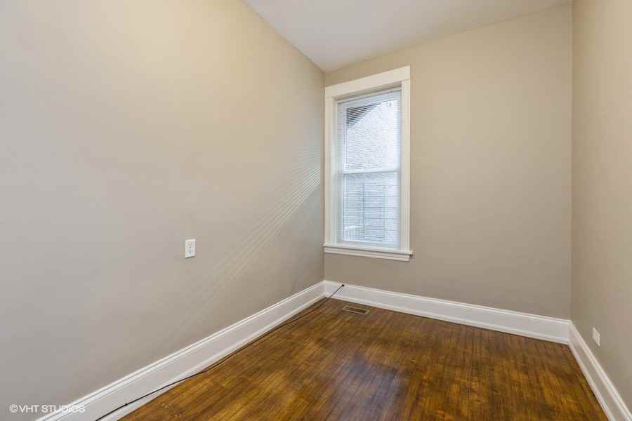 909 N Leavitt - Photo 7 of 30