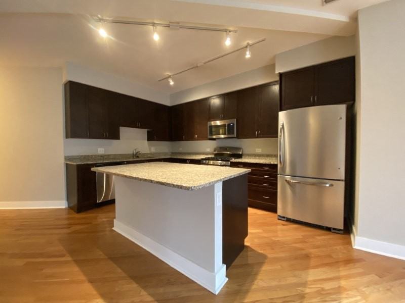 Bucktown Station - Photo 5 of 52