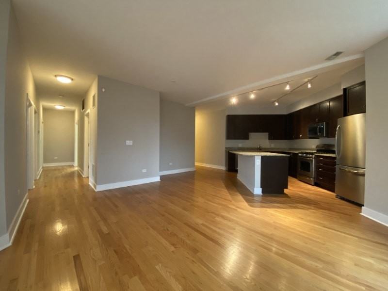 Bucktown Station - Photo 6 of 52