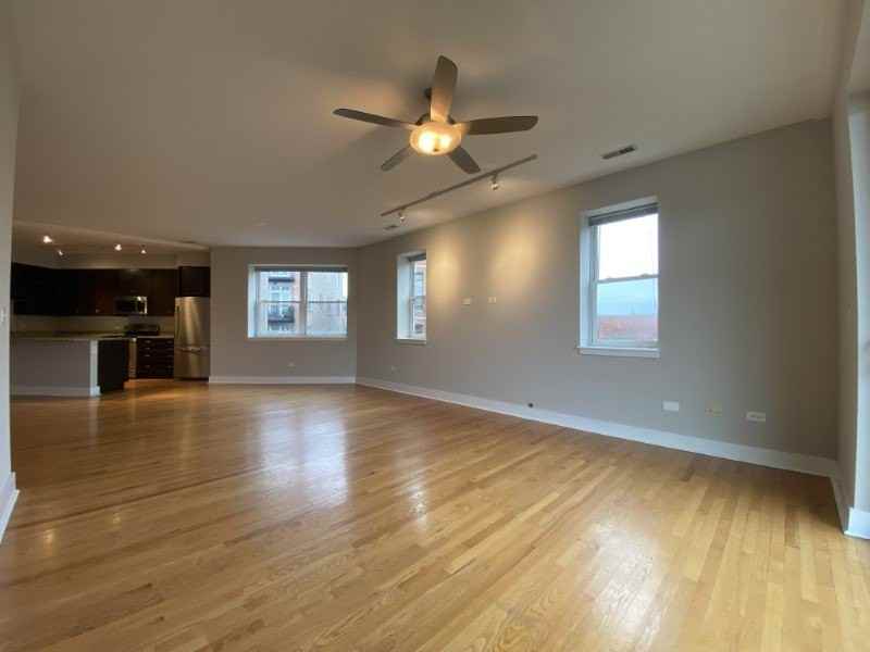 Bucktown Station - Photo 7 of 52