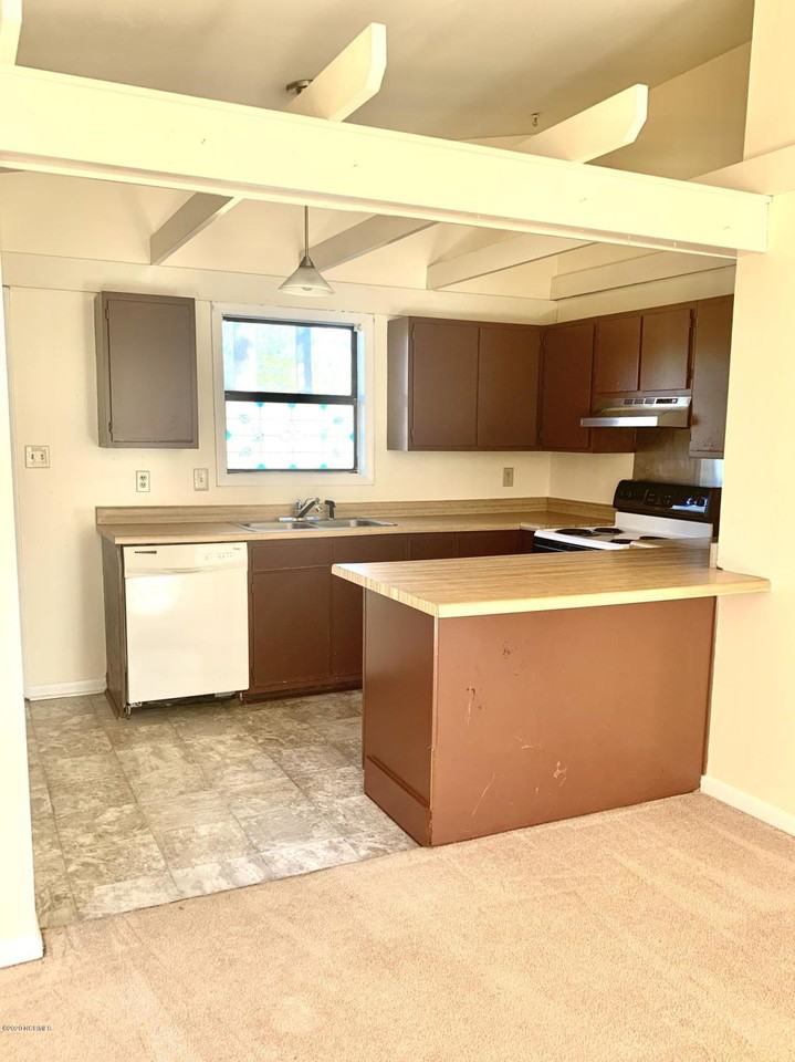 161 Village Circle - Photo 3 of 5