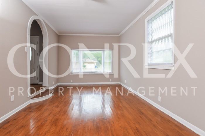 825 Park Dr - Photo 3 of 11