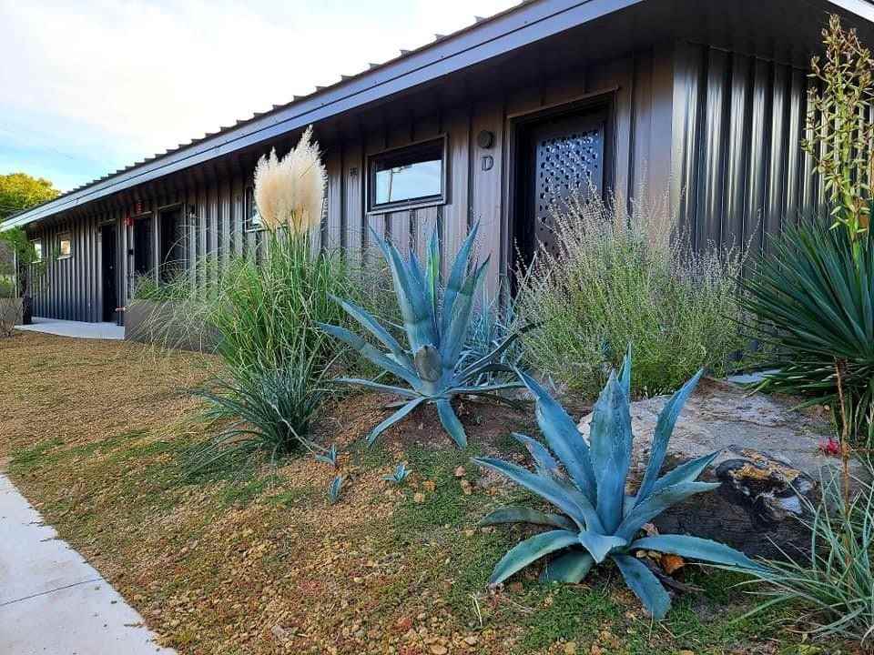 711 North Douglas Avenue - Photo 2 of 3