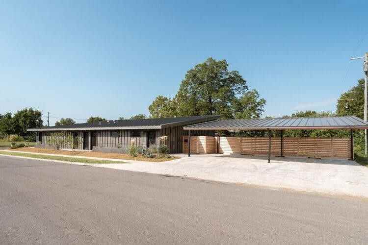 711 North Douglas Avenue - Photo 3 of 3