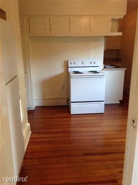 235 Russell St - Photo 3 of 7