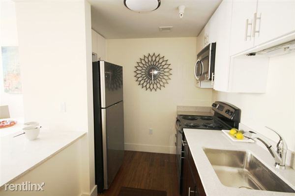 48 Winter St - Photo 3 of 7