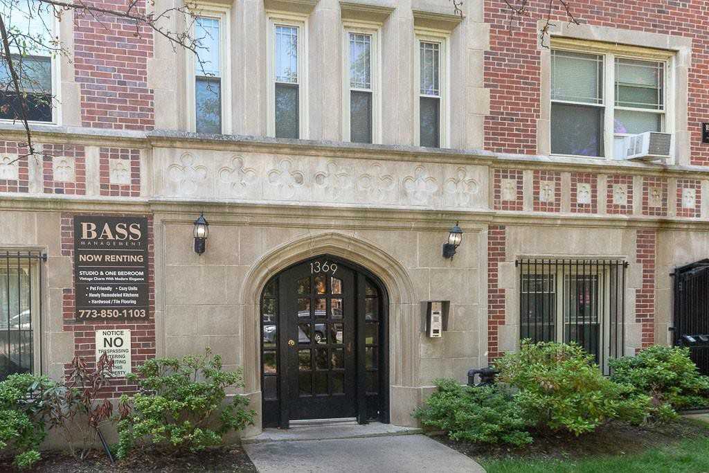 1369 W Greenleaf Ave - Photo 2 of 3