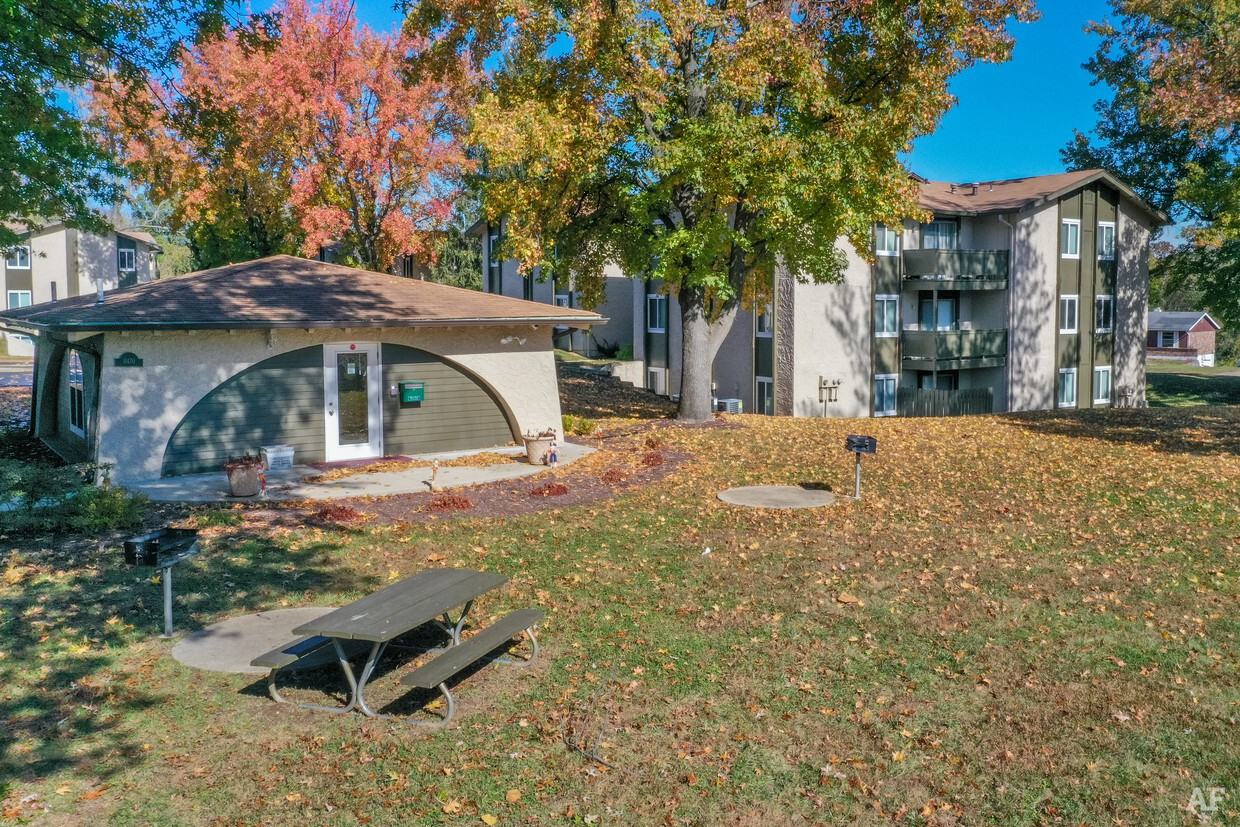 Hathaway Village Apartments 11470 Latonka Trail