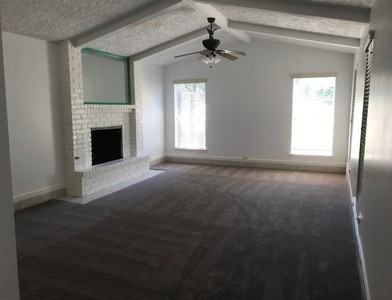 1515 Lake Bank Ct - Photo 3 of 5