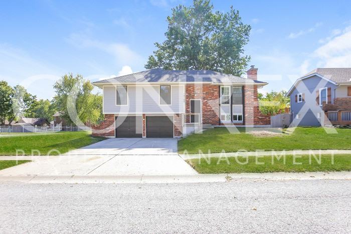 19145 E 14th St N - Photo 2 of 12