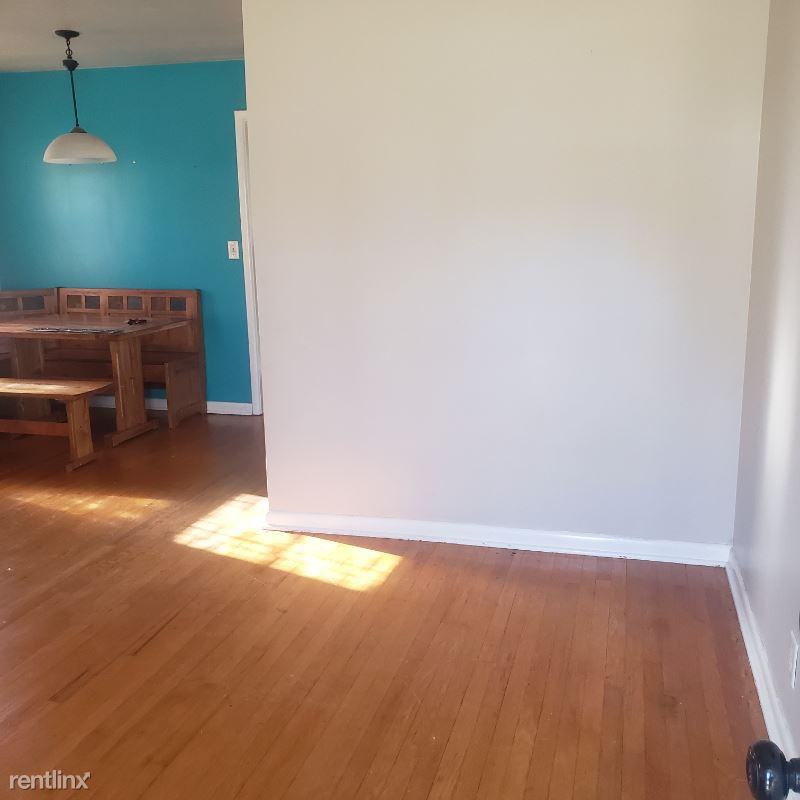 4335 S 50th St - Photo 3 of 15