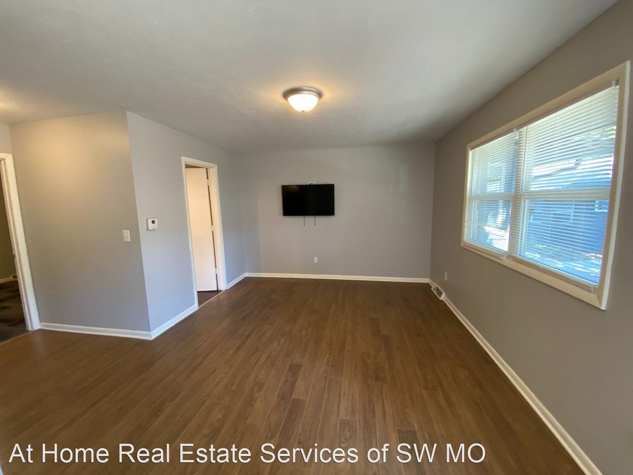 1335-1349.5 E Elm - Photo 2 of 9