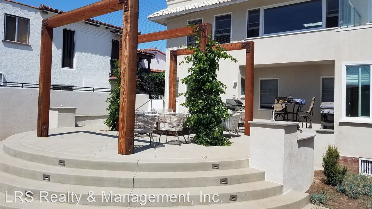 2918 E 1st St - Photo 3 of 28