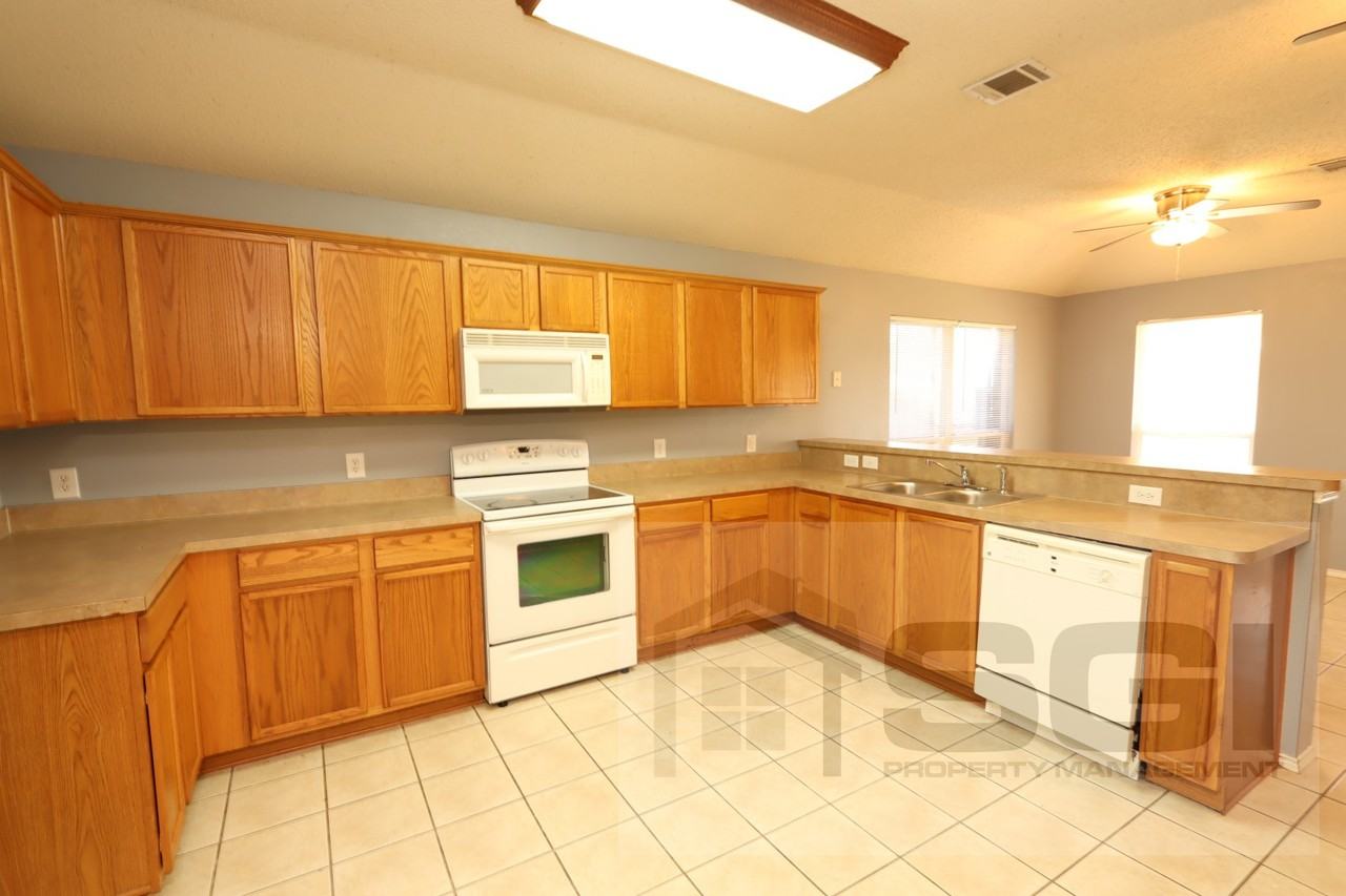 9821 Pierce Dr - Photo 2 of 26