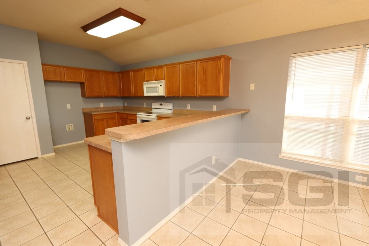 9821 Pierce Dr - Photo 3 of 26