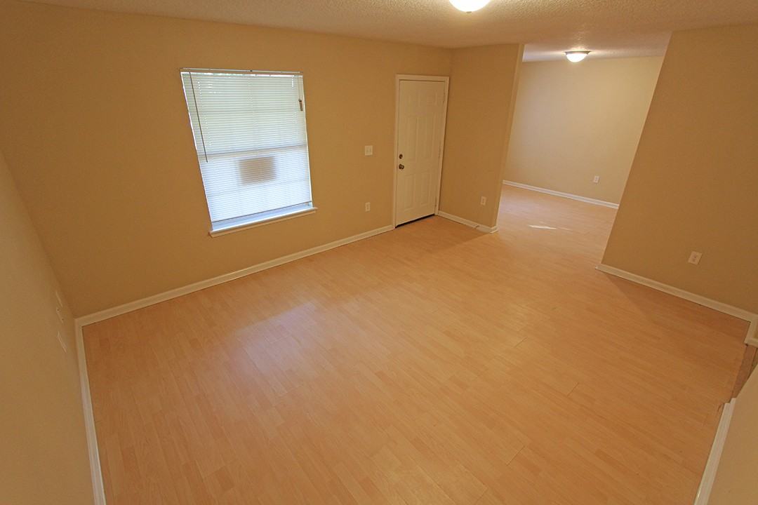 1518 W 27th St - Photo 3 of 14