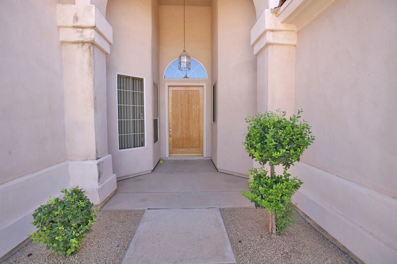 5215 E Hartford Ave - Photo 3 of 38