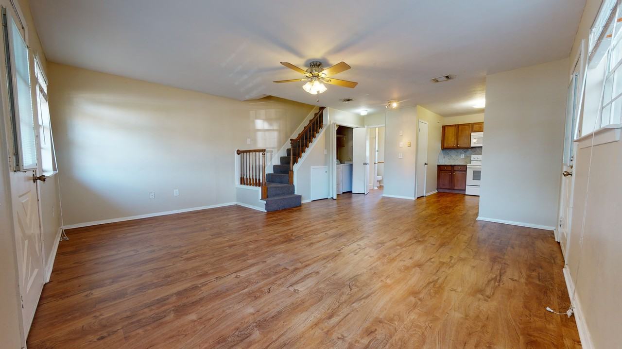709 Swiss Ct - Photo 3 of 24