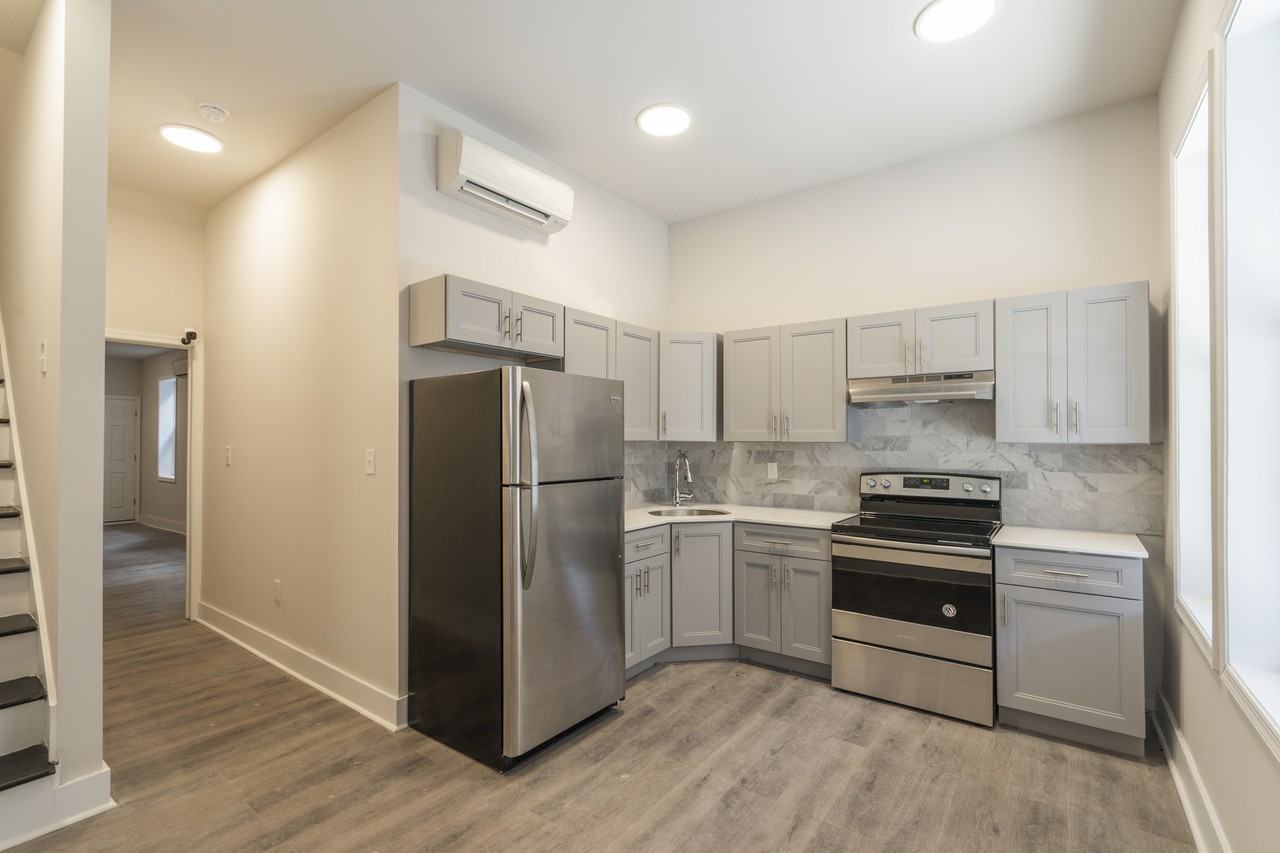 2867 N Lee St - Photo 2 of 4