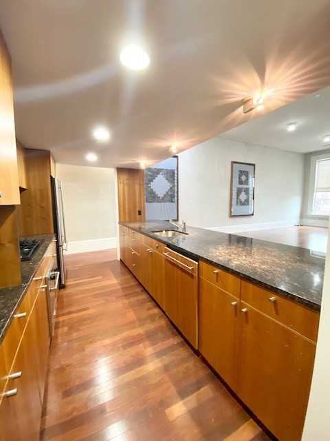 520 1/2 E Grand Ave - Photo 3 of 26