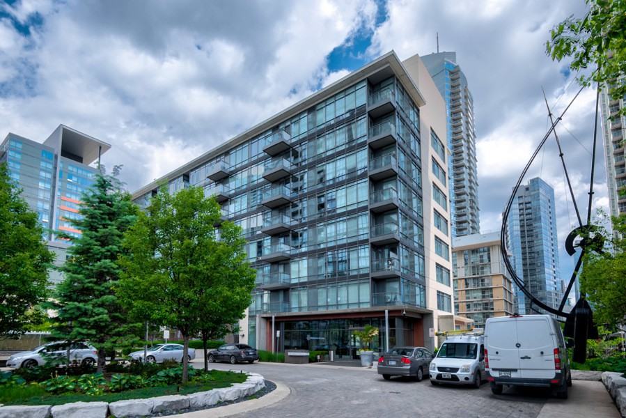 15 Brunel Court #819