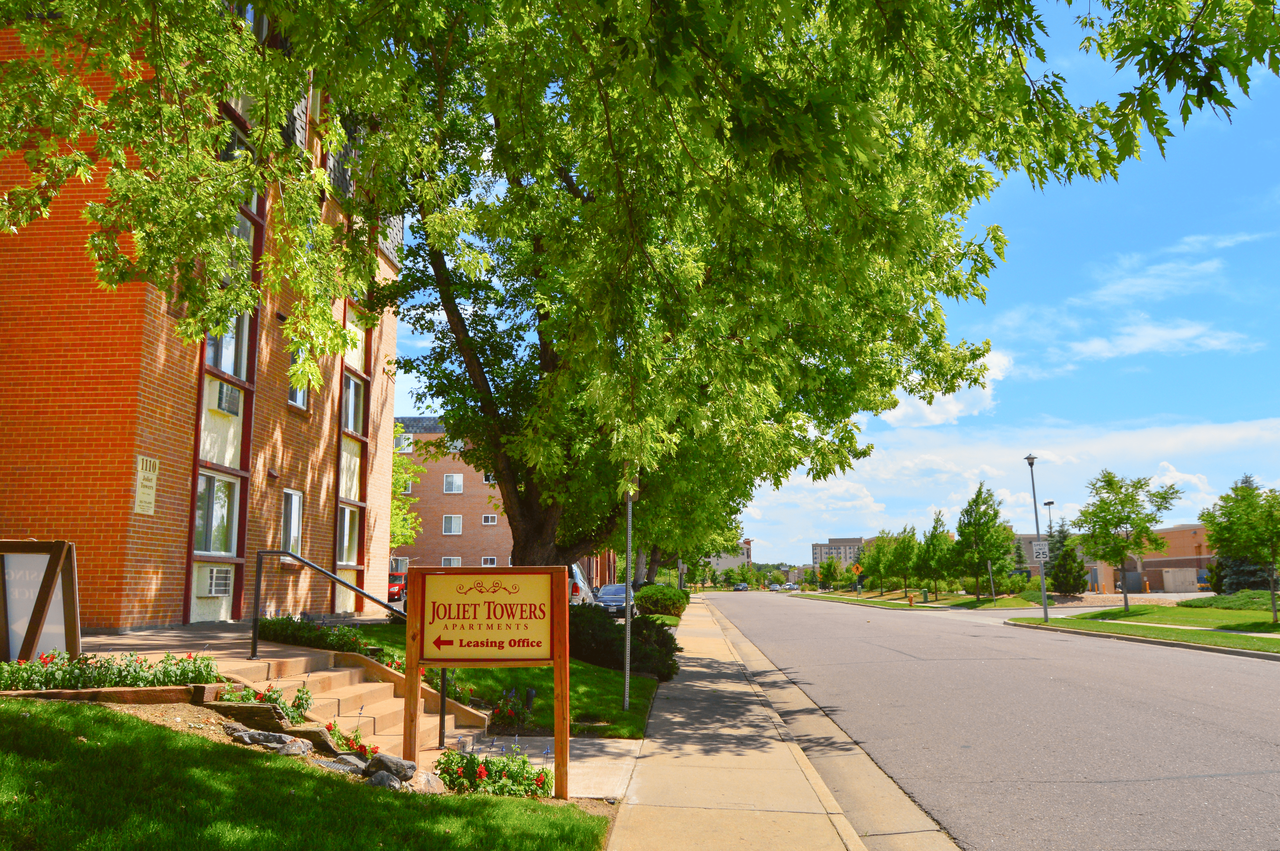 Joliet Towers - Photo 2 of 11