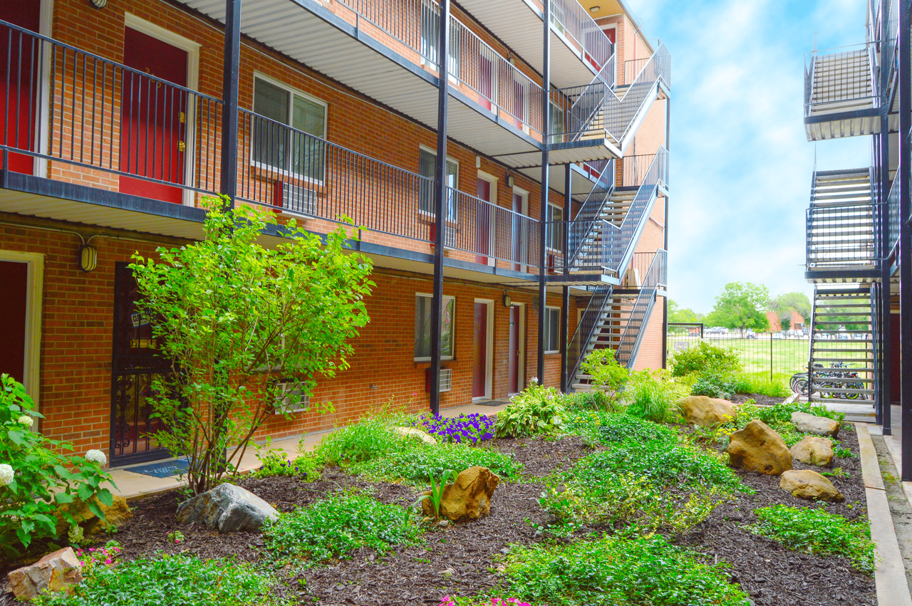 Joliet Towers - Photo 3 of 11