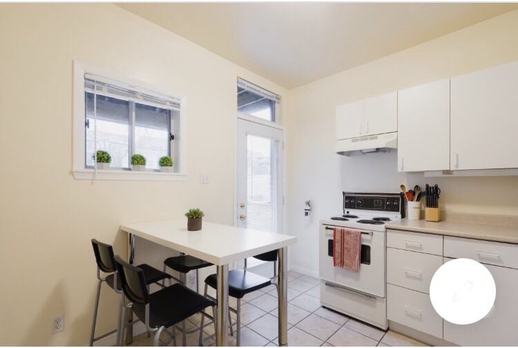 Bathurst St - Photo 6 of 14