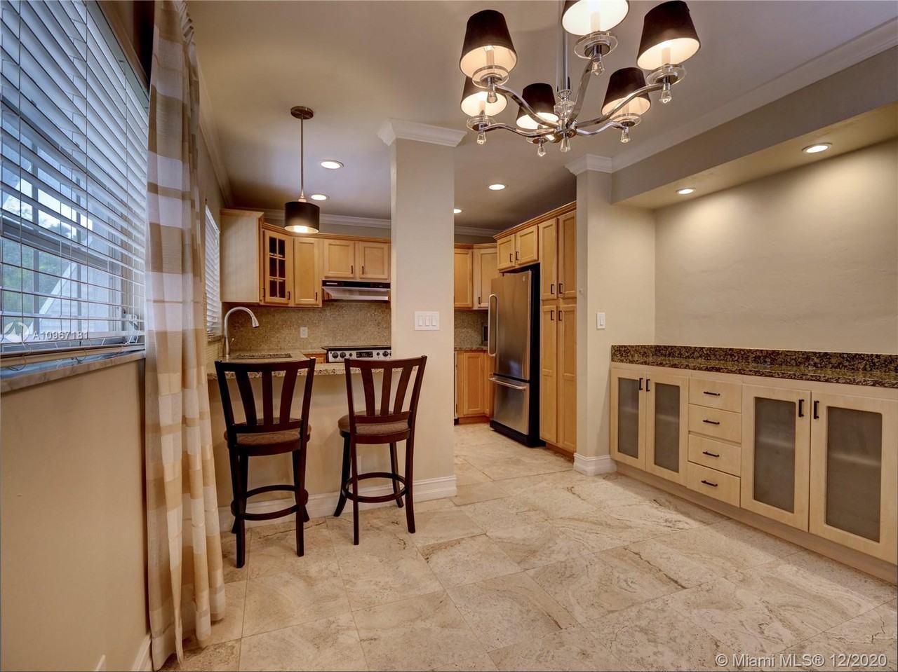 1200 Mariposa Ave Apt E201