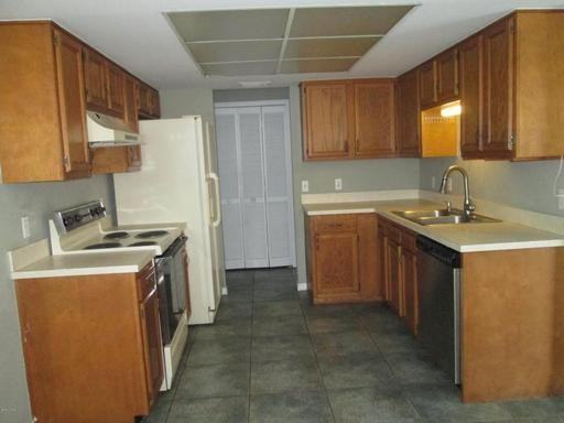 893 Spirea Dr - Photo 2 of 8