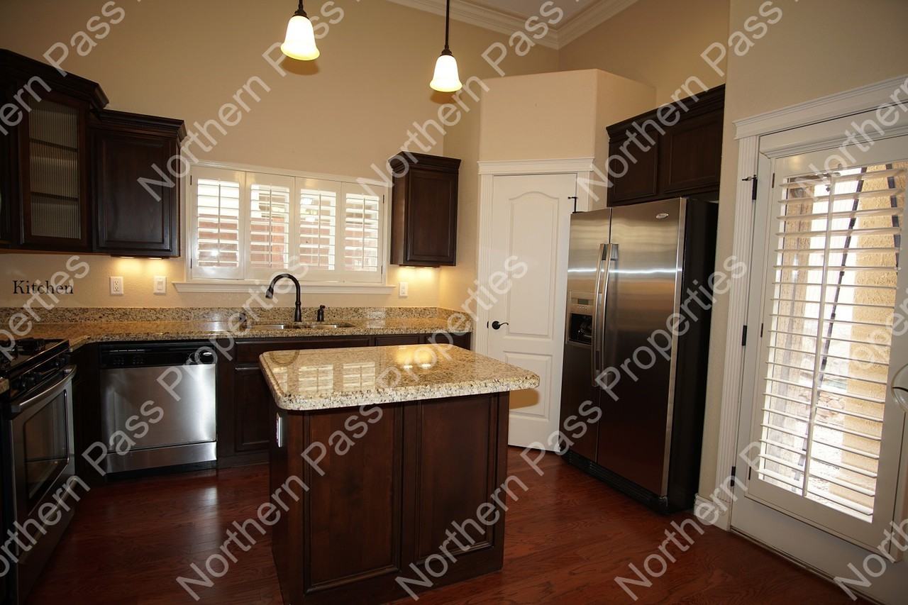 11586 Saint Thomas Way - Photo 3 of 23