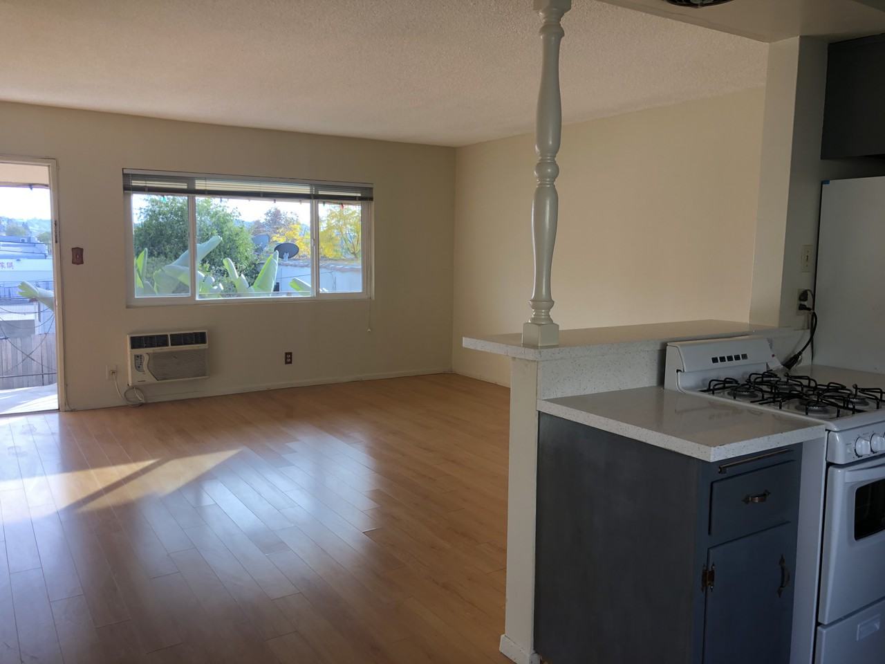 1216 S Marengo Ave - Photo 2 of 13