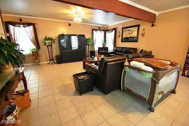 3200 Dock Lndg - Photo 2 of 11