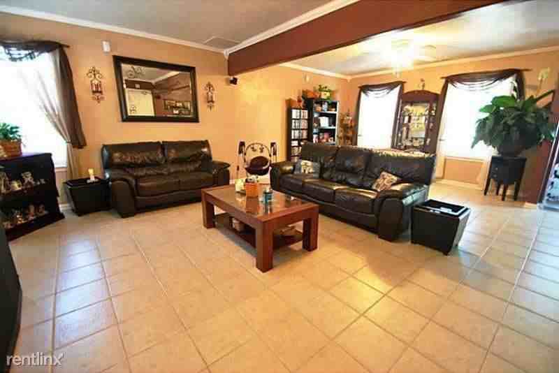 3200 Dock Lndg - Photo 3 of 11