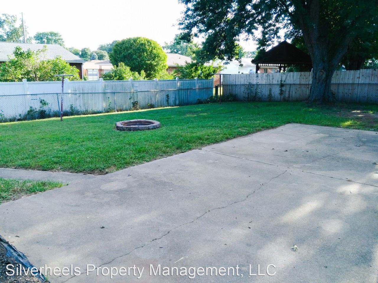 1587 Elizabeth St - Photo 2 of 11