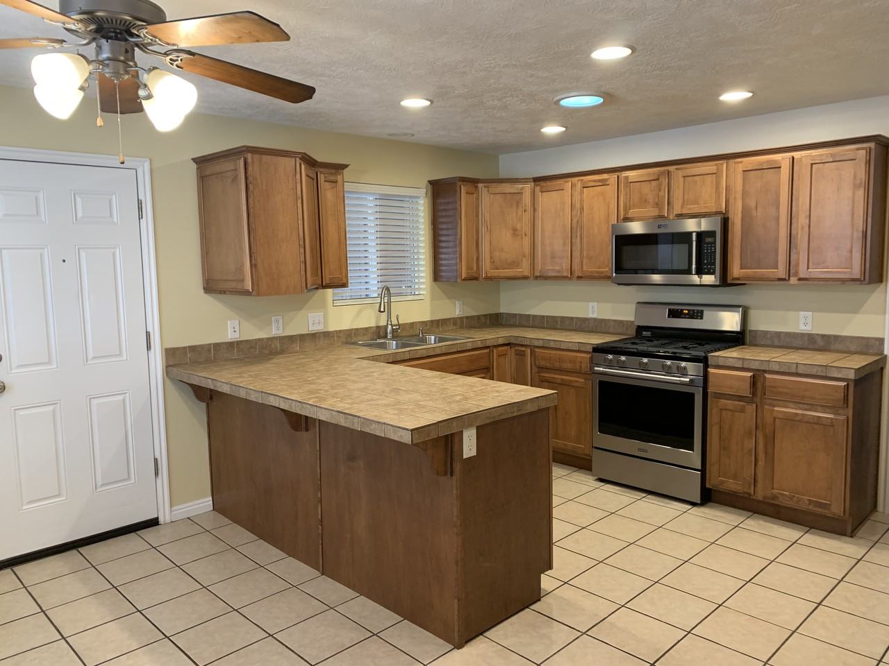 660 Se #2 - Photo 5 of 25