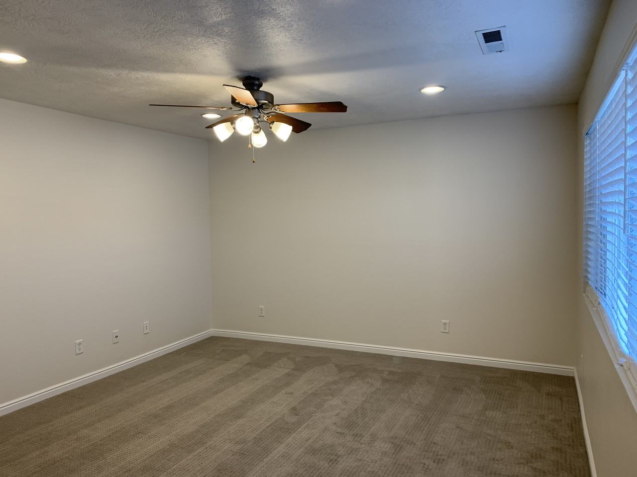 660 Se #2 - Photo 4 of 25